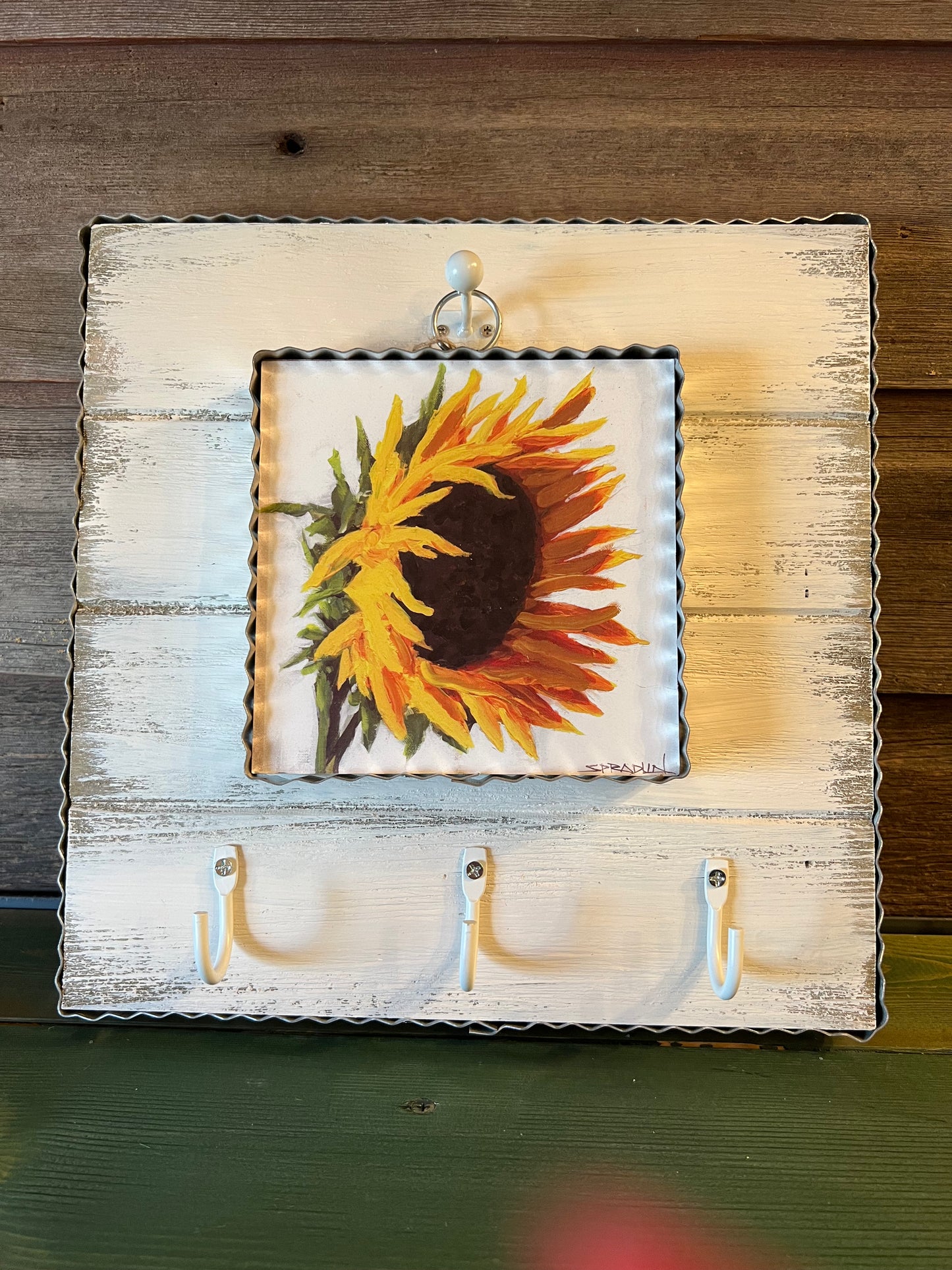Gallery Holder with 3 Hooks Board