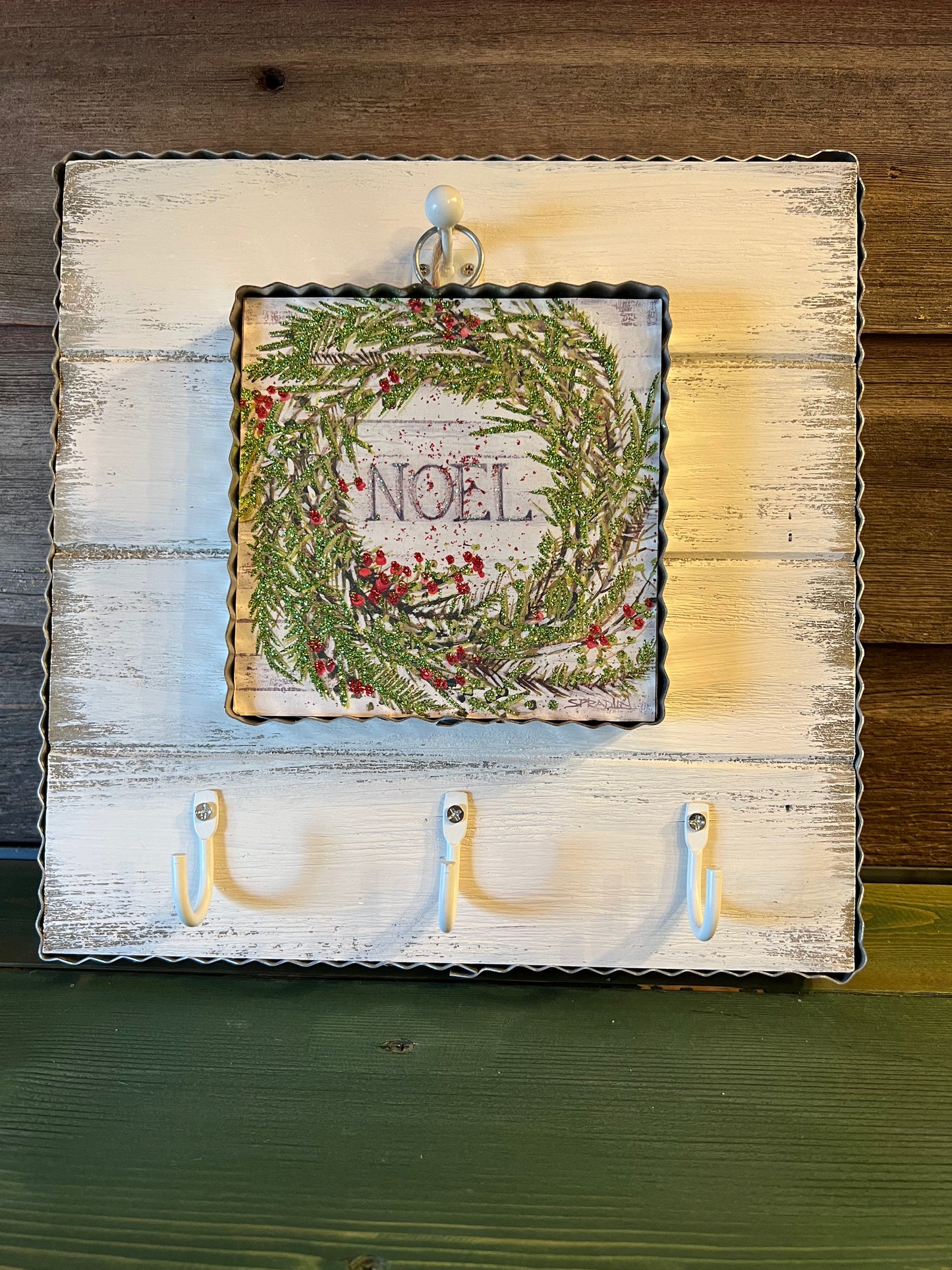 Gallery Holder with 3 Hooks Board