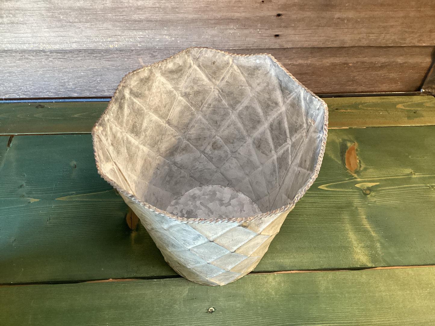 Metal Scalloped Bucket (sm)