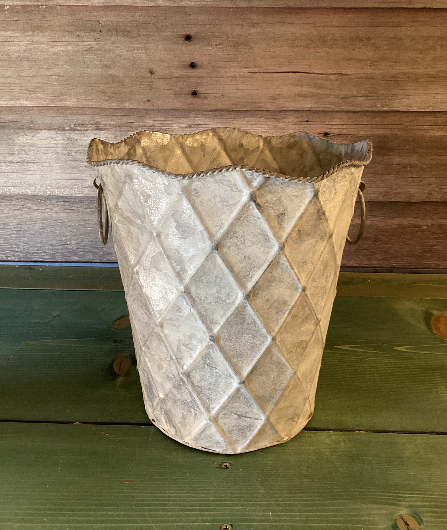 Metal Scalloped Bucket (sm)