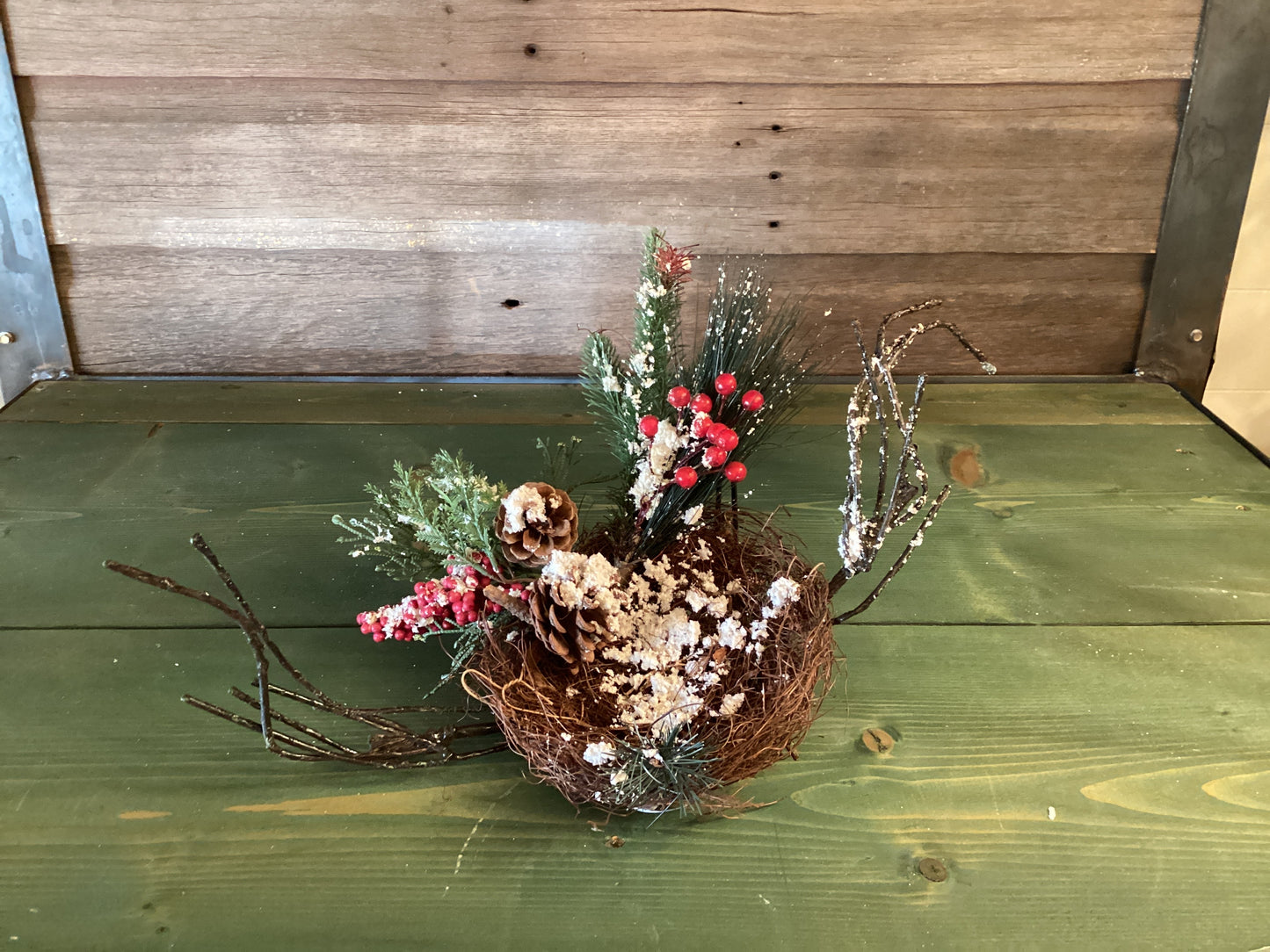 Snowy Pincone Berry Nest