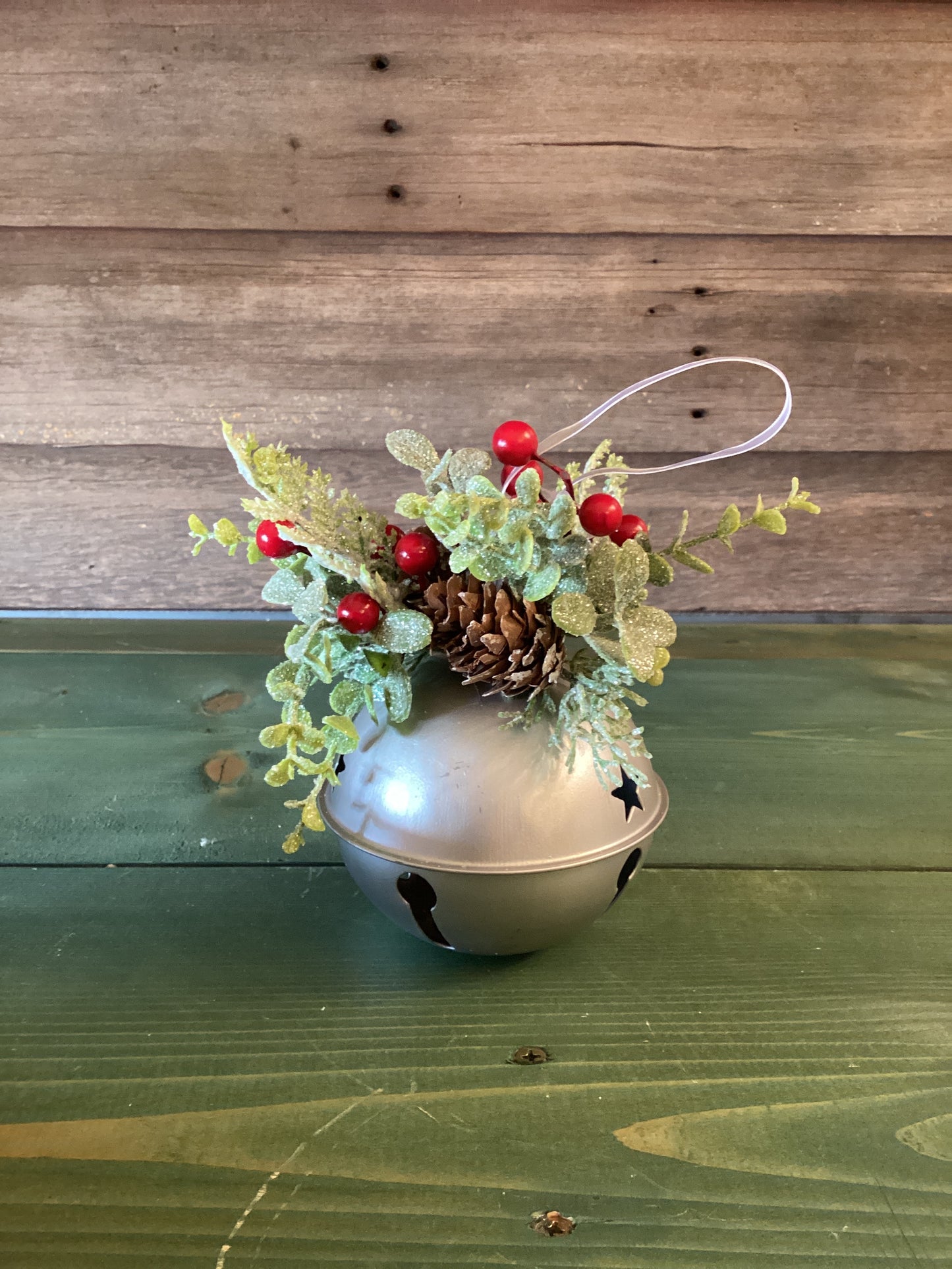 Glitter Bell w/ Red Berries