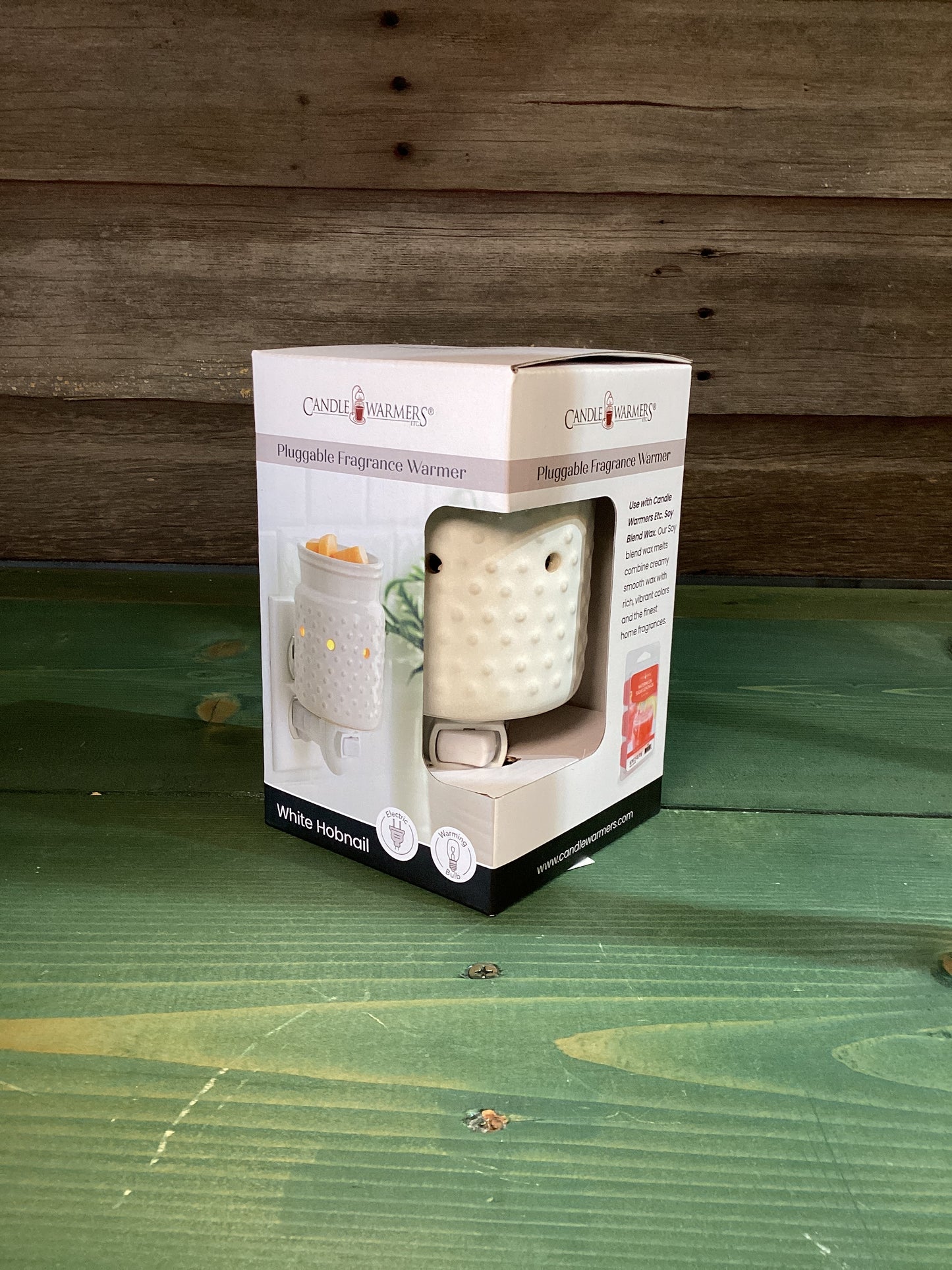 Pluggable Fragrance Warmer White Hobnail