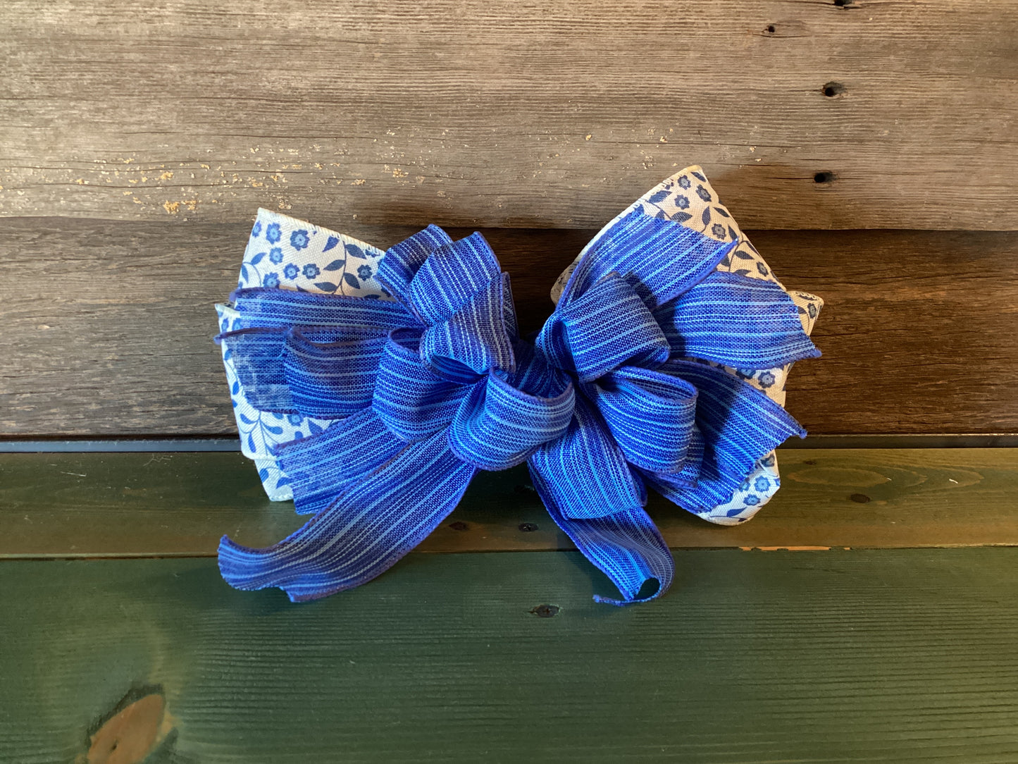 Handmade Bows Large (C/S)